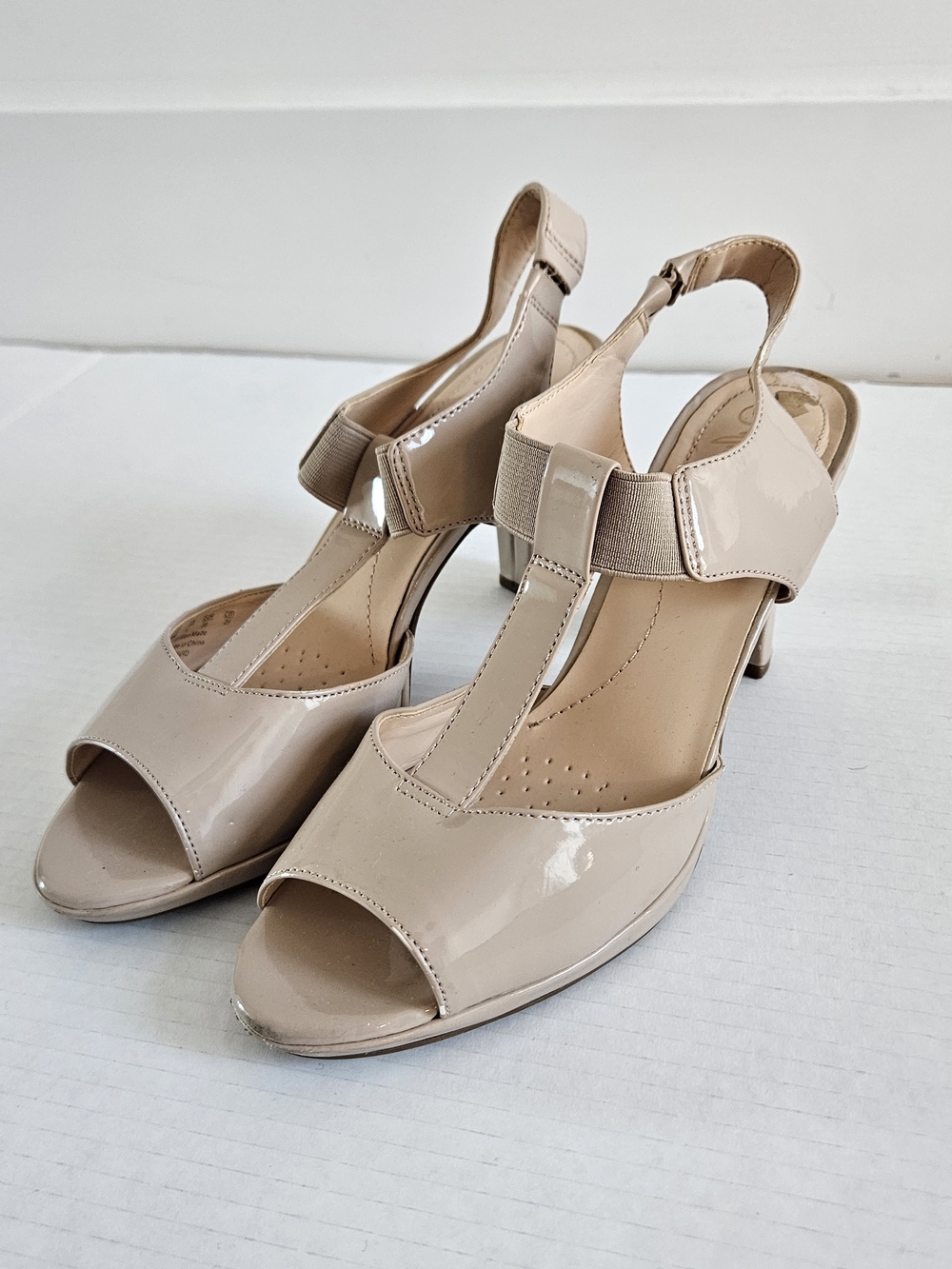 Life Stride Patent T-Strap Slingback Heels in Beige Sz 8